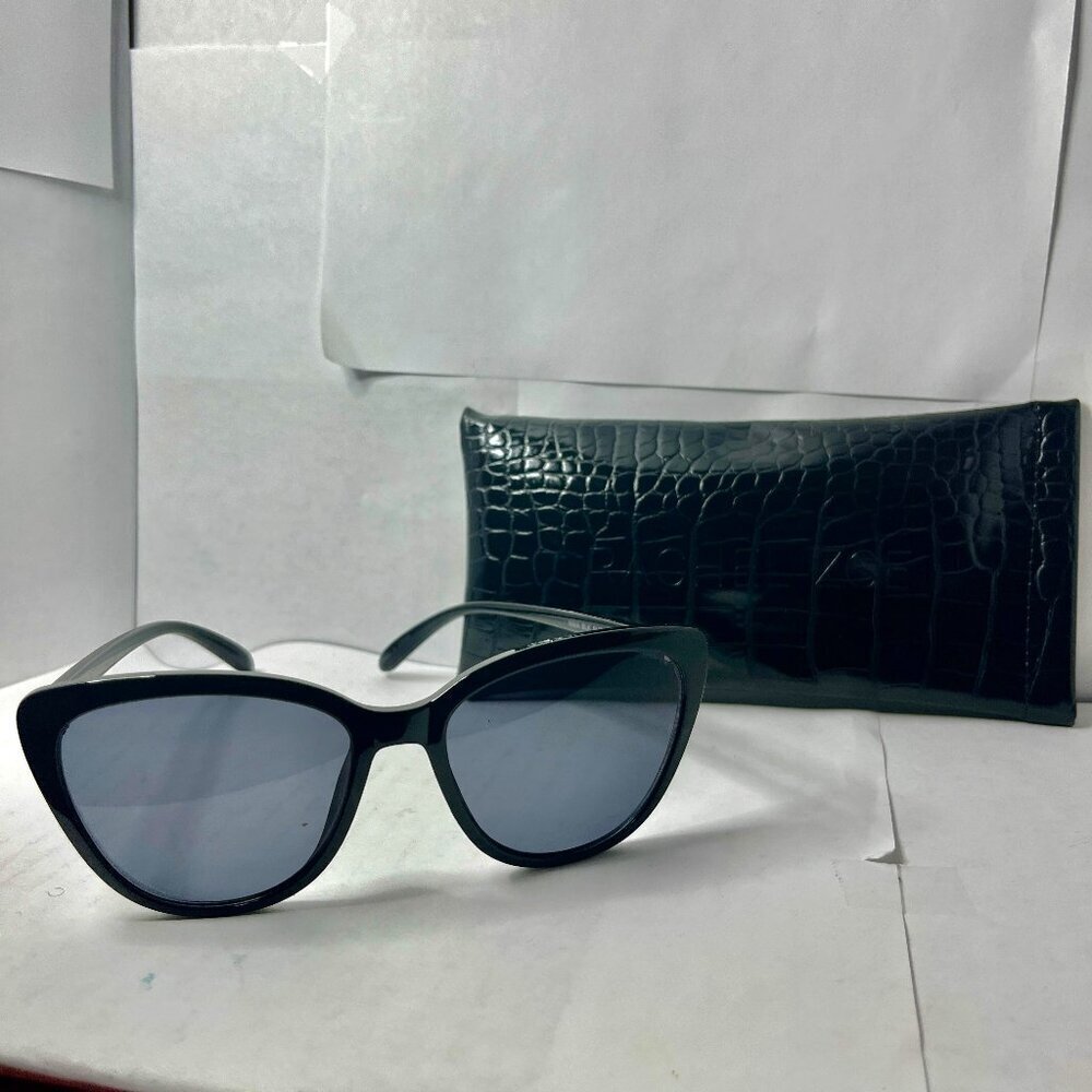 NWT Rachel Zoe Black Nina Sunglasses w Crocodile Case